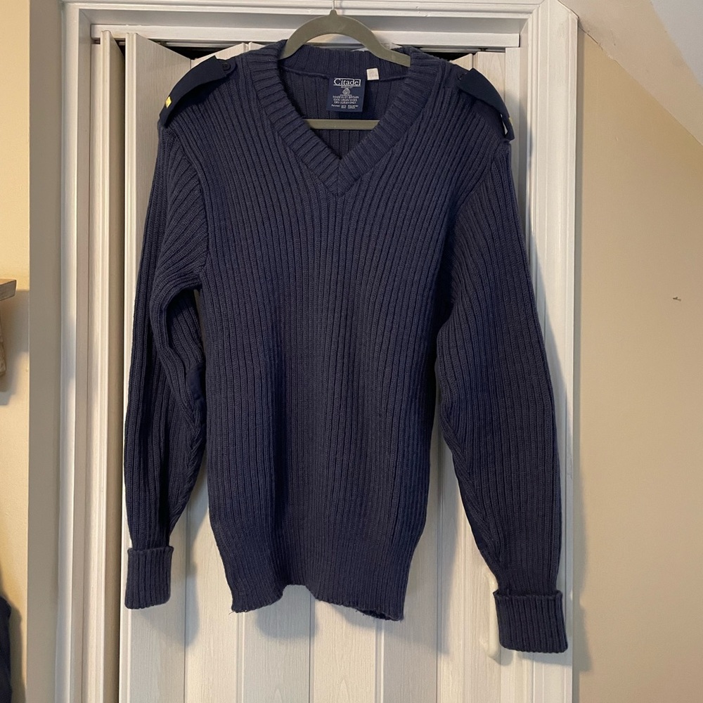 Citadel Vintage Men’s V Neck Navy Blue Sweater. Like New! - Picture 2 of 9